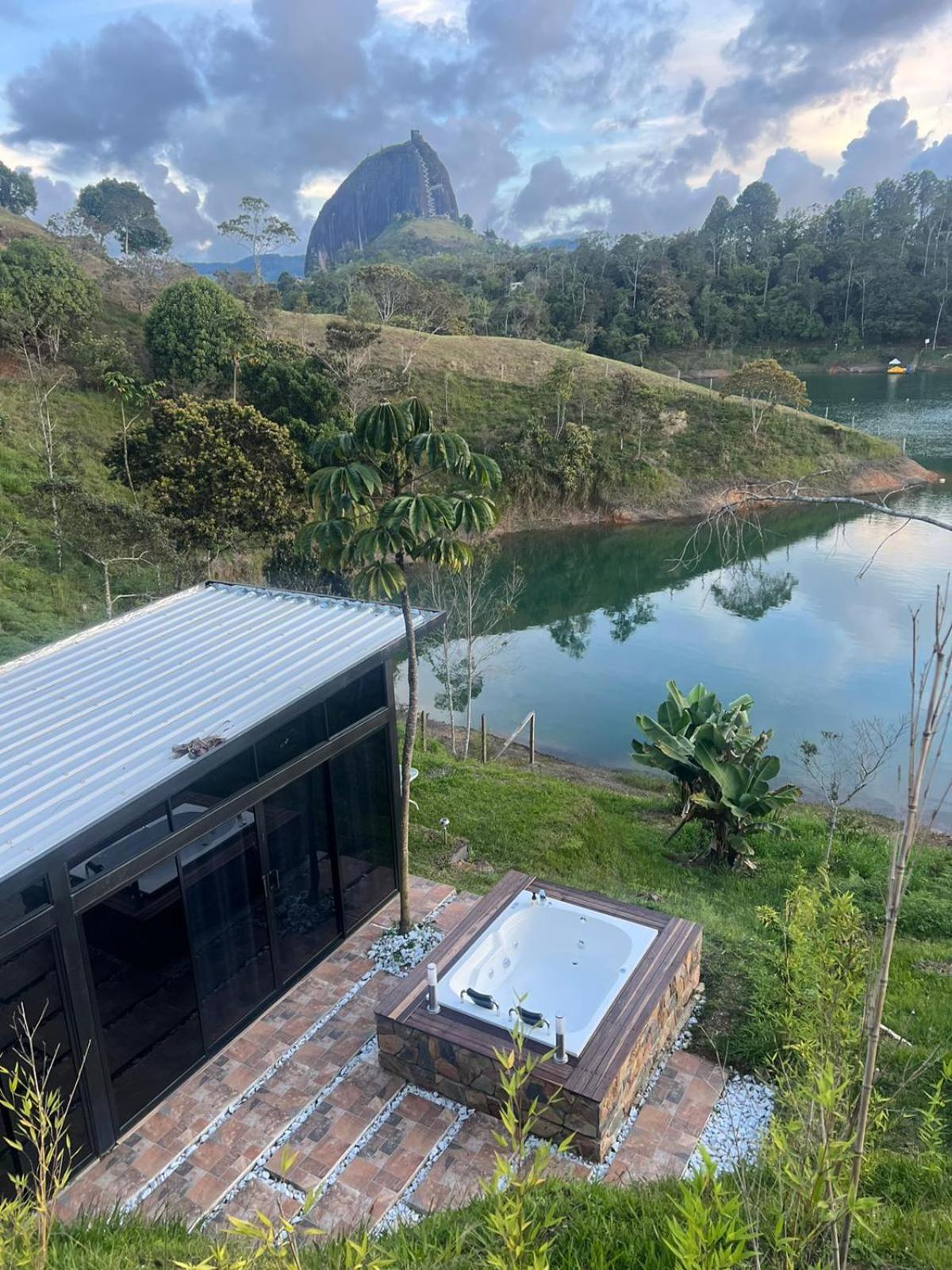 Cabana Privada Sin Prisa "Not Rush" Preciosa! Con Jacuzzi, Vista Y Acceso Directo Al Embalse, Vista A La Piedra , Deporte Acuatico Paddle Board And Breakfast Incluidos ! Imperdible Guatapé Buitenkant foto