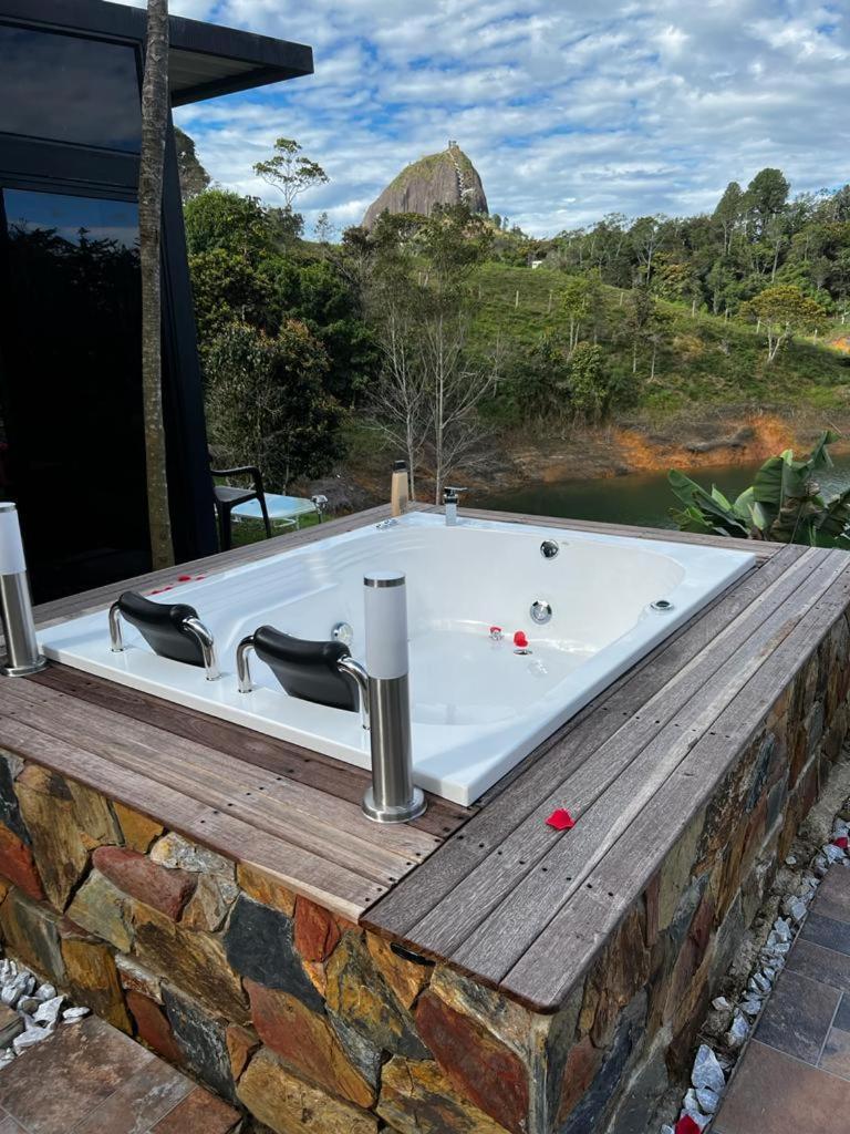 Cabana Privada Sin Prisa "Not Rush" Preciosa! Con Jacuzzi, Vista Y Acceso Directo Al Embalse, Vista A La Piedra , Deporte Acuatico Paddle Board And Breakfast Incluidos ! Imperdible Guatapé Buitenkant foto